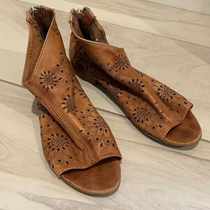 Matisse leather upper open toe gladiator sandals Made in Italy sz 35 Girl US 3.5